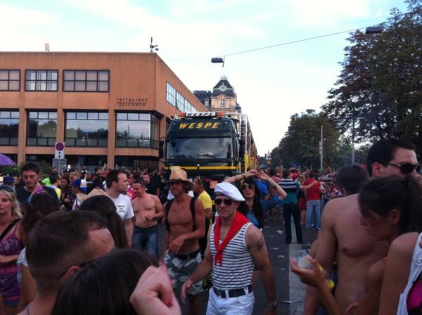 104_streetparade.jpg