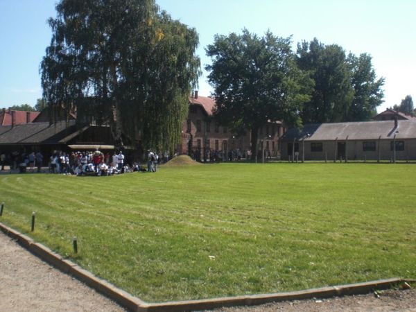 001_auschwitz_birkenau.jpg