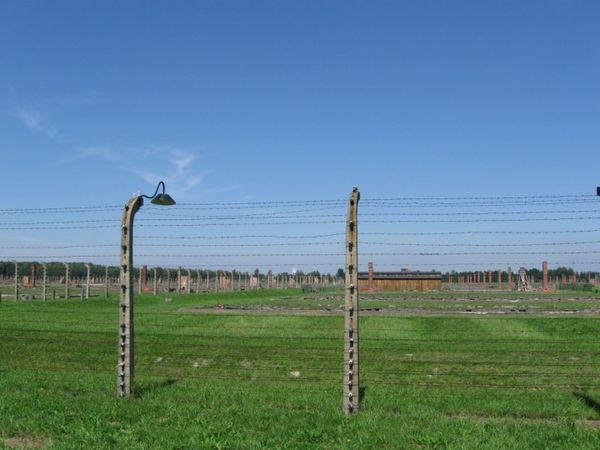 057_auschwitz_birkenau.jpg