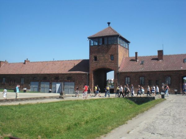 083_auschwitz_birkenau.jpg