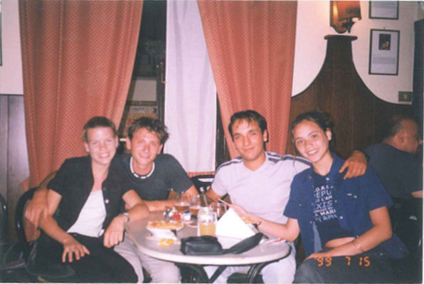 CIVITANOVA MARCHE - 15 LUGLIO 1999
Al Black Cat con le turiste olandesi
