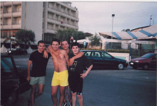 RICCIONE - AGOSTO 1999
Denis, Messi, Merio e Moglie vanno a 
trascorrere due giorni a Riccione 
all'insegna dell'avventura
